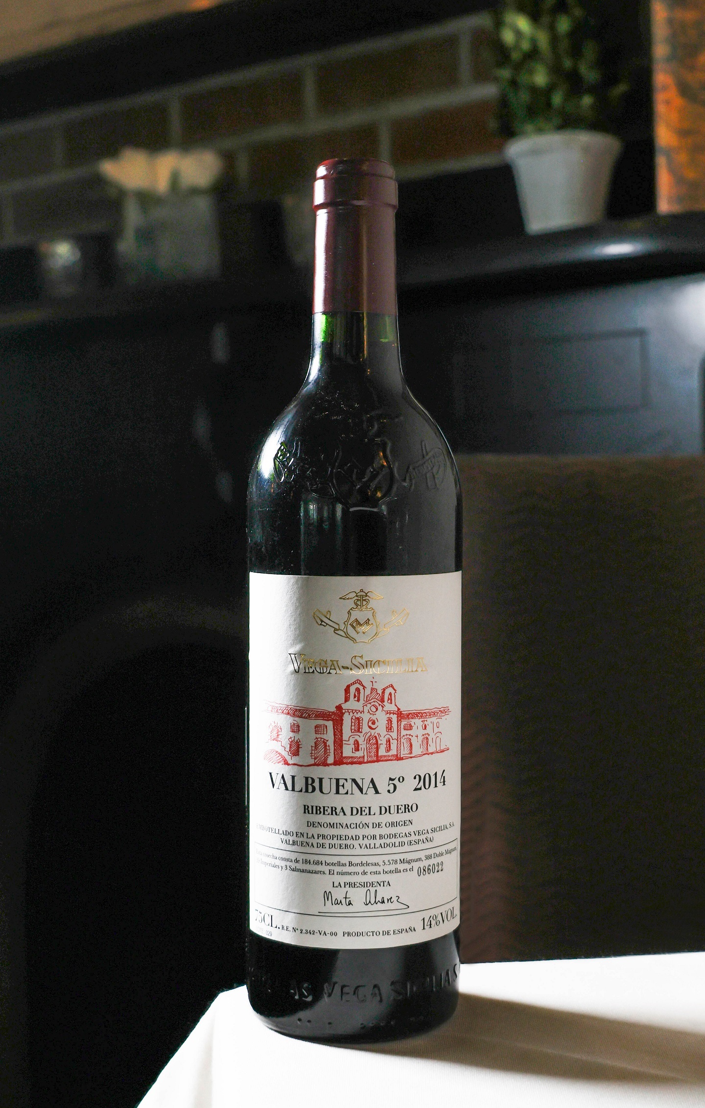 Vega Sicilia Valbuena 2014 bottle